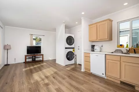 460 Arnos St #27, Talent, OR 97540