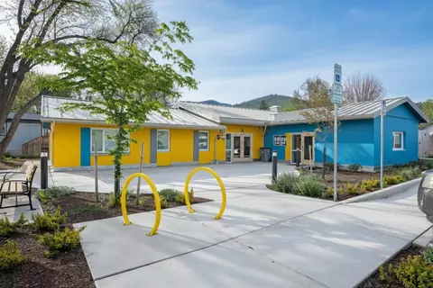 460 Arnos St #27, Talent, OR 97540