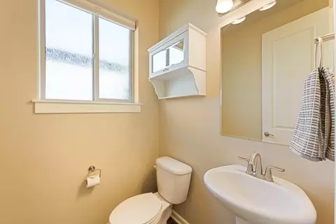 Bath - 20682 NE Comet Ct, Bend, OR 97701 photo 1 of 7