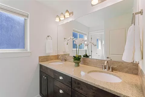 Bath - 20682 NE Comet Ct, Bend, OR 97701 photo 6 of 7