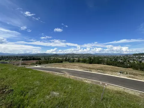 468 Pinnacle Rdg #88, Eagle Point, OR 97524