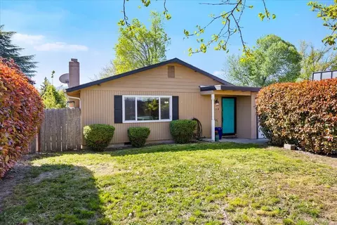 113 Houston Rd, Phoenix, OR 97535