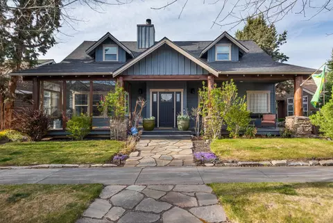 2936 NE Red Oak Dr, Bend, OR 97701