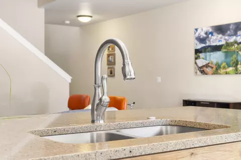 Kitchen - 60411 Hedgewood Ln, Bend, OR 97702 photo 5 of 6
