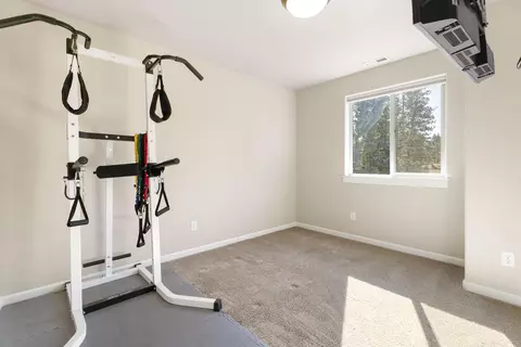 Bedroom - 60411 Hedgewood Ln, Bend, OR 97702 photo 1 of 2