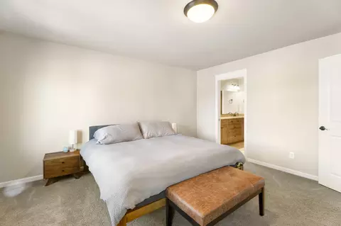 Bedroom - 60411 Hedgewood Ln, Bend, OR 97702 photo 2 of 2
