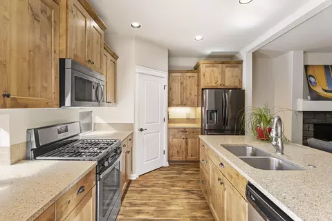 Kitchen - 60411 Hedgewood Ln, Bend, OR 97702 photo 2 of 6