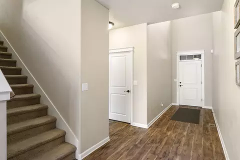 Entry Way - 60411 Hedgewood Ln, Bend, OR 97702 photo 3 of 4