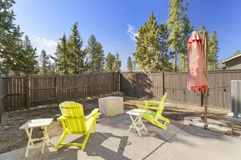 Exterior - 60411 Hedgewood Ln, Bend, OR 97702 photo 5 of 7