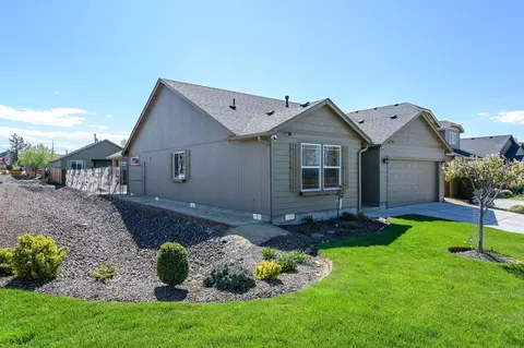 3312 NW Dogwood Ave, Redmond, OR 97756