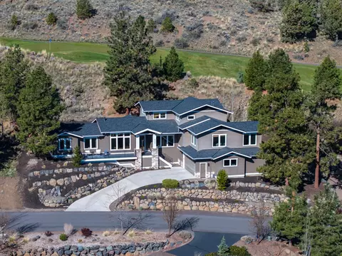3352 NW Fairway Heights Dr, Bend, OR 97703