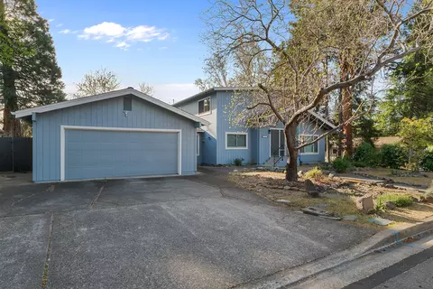 1245 Valley View Dr, Medford, OR 97504