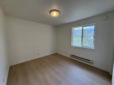 Bedroom - 2014 NE Taylor Ct, Bend, OR 97701 photo 3 of 6