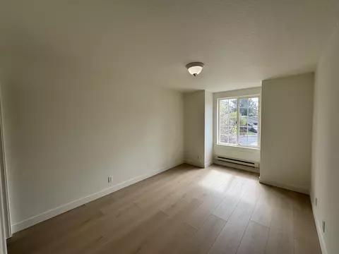 Bedroom - 2014 NE Taylor Ct, Bend, OR 97701 photo 5 of 6