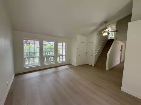 Living - 2014 NE Taylor Ct, Bend, OR 97701 photo 3 of 4