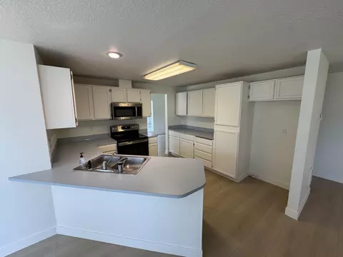 Kitchen - 2014 NE Taylor Ct, Bend, OR 97701 photo 1 of 3