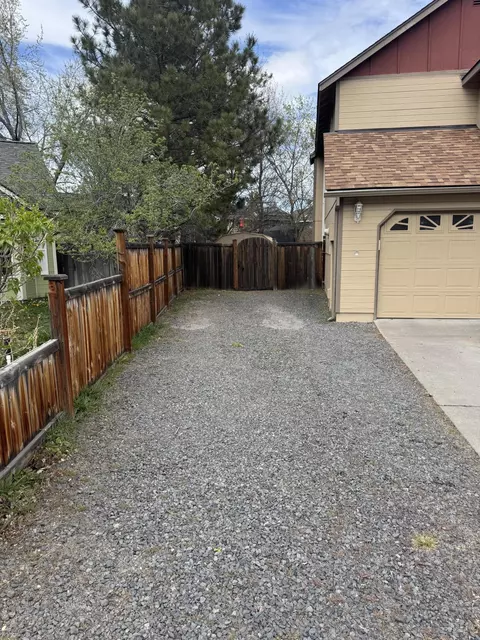Exterior - 2014 NE Taylor Ct, Bend, OR 97701 photo 6 of 12