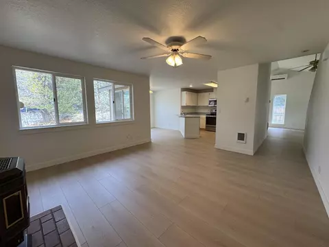 Living - 2014 NE Taylor Ct, Bend, OR 97701 photo 2 of 4