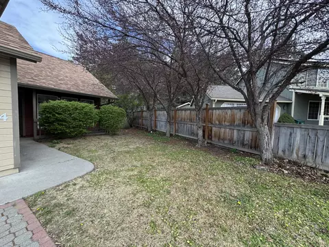 Exterior - 2014 NE Taylor Ct, Bend, OR 97701 photo 4 of 12