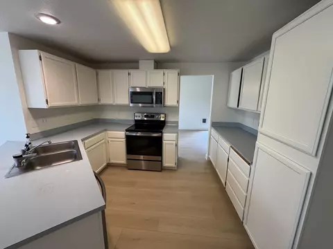 Kitchen - 2014 NE Taylor Ct, Bend, OR 97701 photo 2 of 3