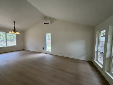 Living - 2014 NE Taylor Ct, Bend, OR 97701 photo 4 of 4