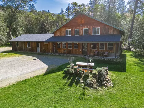 267 Grays Creek Rd, Grants Pass, OR 97527