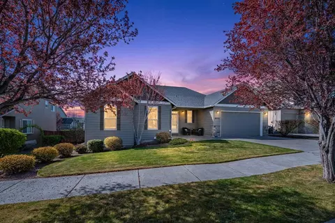 2372 NW Hazelwood Ave, Redmond, OR 97756