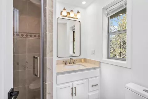 Bath - 2742 NW Scandia Loop, Bend, OR 97703 photo 9 of 9