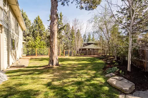 Exterior - 2742 NW Scandia Loop, Bend, OR 97703 photo 18 of 22