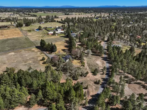 View/Area - 65025 Wapiti Way, Bend, OR 97703 photo 4 of 5