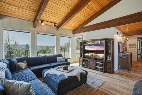 Living - 65025 Wapiti Way, Bend, OR 97703 photo 3 of 7