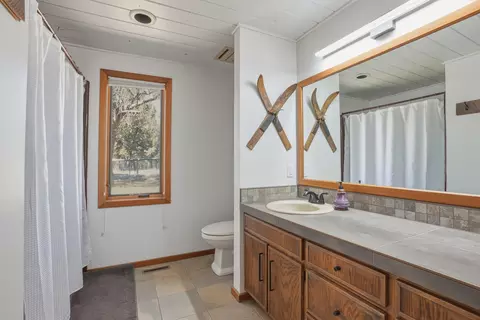 Bath - 65025 Wapiti Way, Bend, OR 97703 photo 2 of 2
