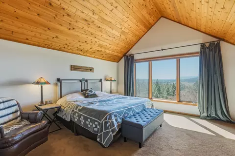 Bedroom - 65025 Wapiti Way, Bend, OR 97703 photo 1 of 5
