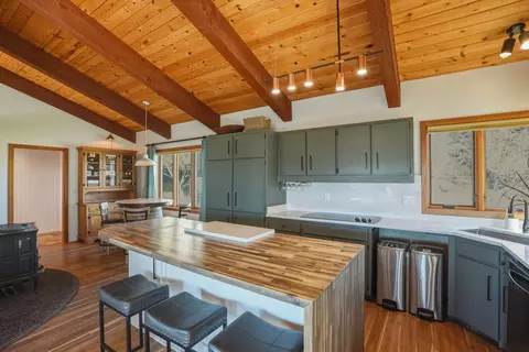 Kitchen - 65025 Wapiti Way, Bend, OR 97703 photo 1 of 3