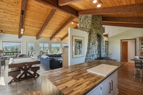 Kitchen - 65025 Wapiti Way, Bend, OR 97703 photo 3 of 3