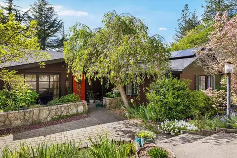 1625 NE Hillcrest Dr, Grants Pass, OR 97526