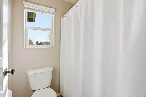 Bath - 19626 Harvard Pl, Bend, OR 97702 photo 2 of 2