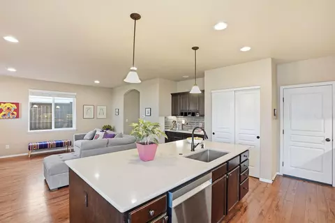 Kitchen - 19626 Harvard Pl, Bend, OR 97702 photo 4 of 5