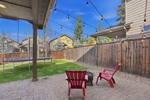 Exterior - 19626 Harvard Pl, Bend, OR 97702 photo 5 of 9