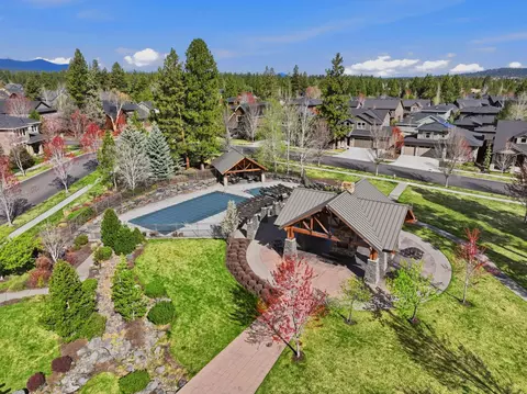 View/Area - 19626 Harvard Pl, Bend, OR 97702 photo 2 of 5
