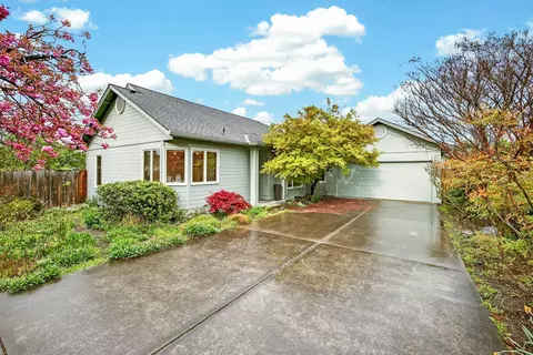 536 Parkside Dr, Ashland, OR 97520