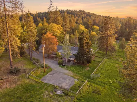 200 Humberd Ln, Grants Pass, OR 97527