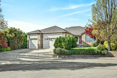 2855 Shanteal Pl, Medford, OR 97504