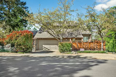 1927 Tamarack Pl, Ashland, OR 97520