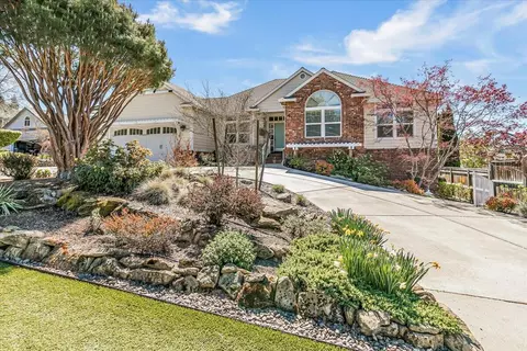 3910 Cherry Ln, Medford, OR 97504