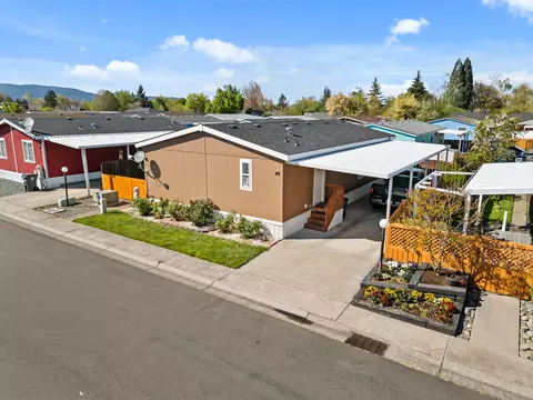 1570 S Peach St #SPC 49, Medford, OR 97501