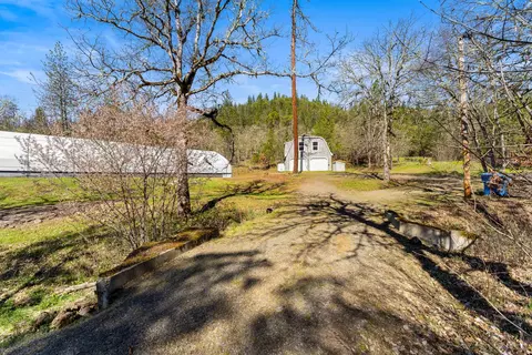 Exterior - 164 Busch Rd, Trail, OR 97541 photo 3 of 8