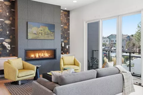 Living - 204 SW Log Ct, Bend, OR 97702 photo 2 of 3