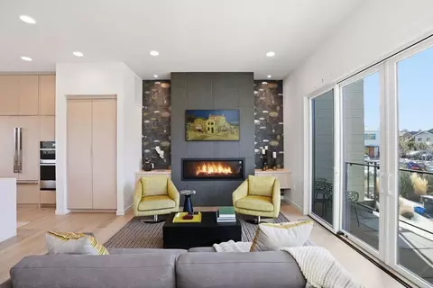 Living - 204 SW Log Ct, Bend, OR 97702 photo 1 of 3