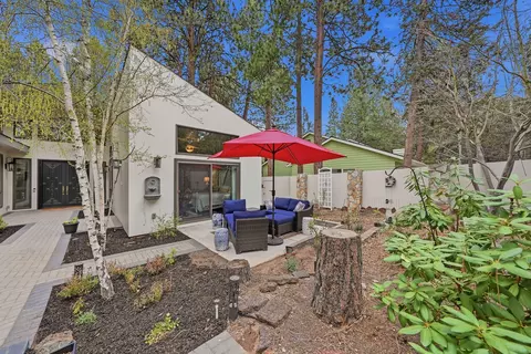 Exterior - 20344 Donkey Sled Rd, Bend, OR 97702 photo 14 of 16